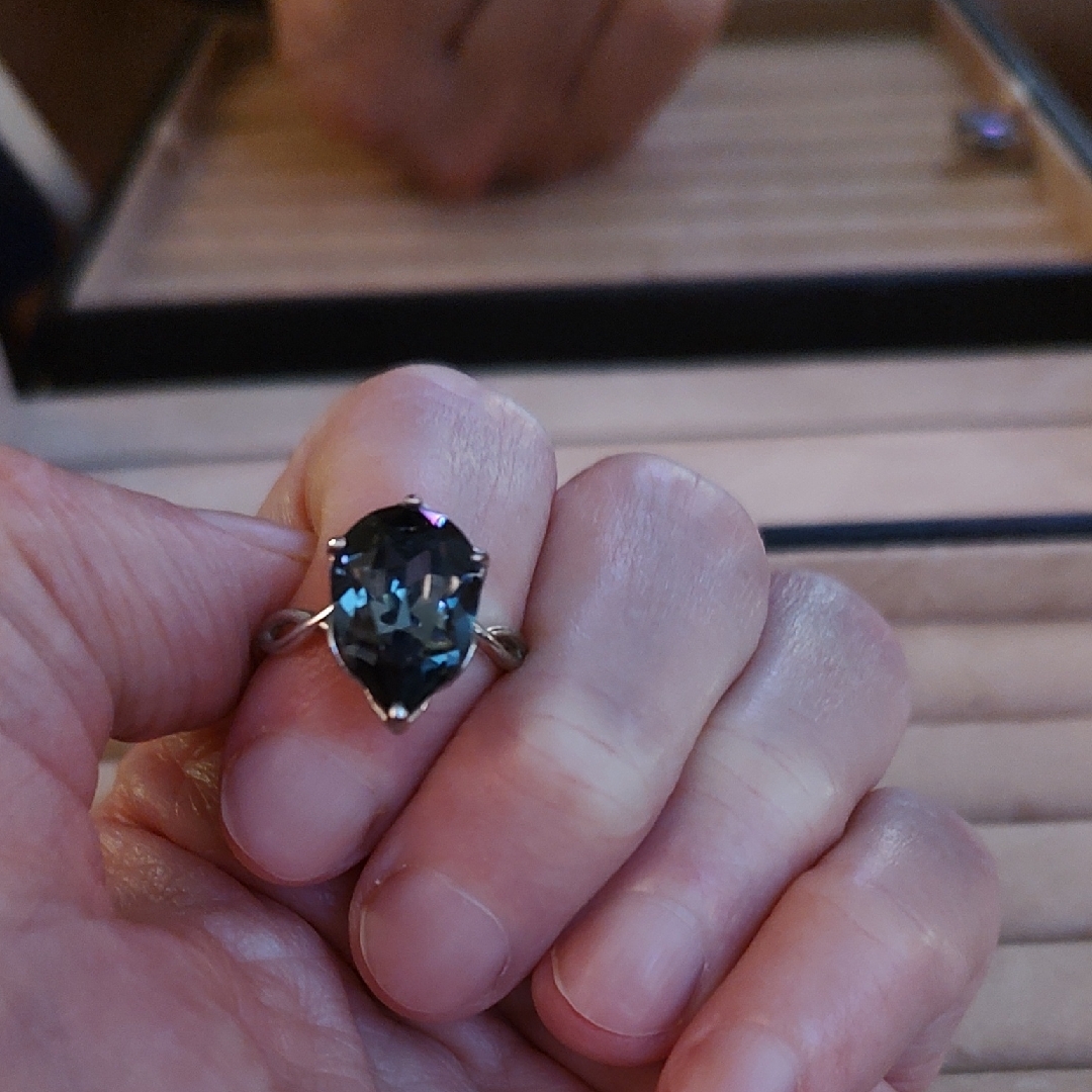 Fragrant Jewels Silver And Black Ring 18$